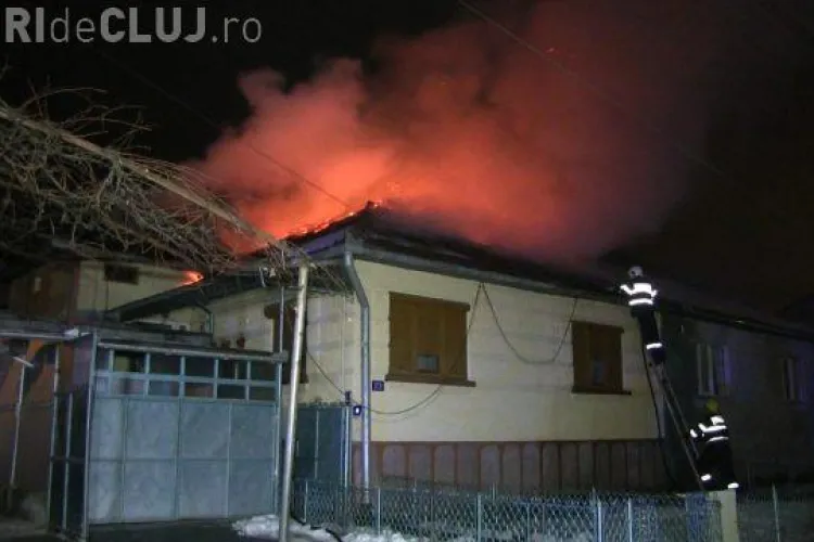 CLUJ: Incendiu puternic pe o stradă din Dej. De frică o femeie a făcut infarct VIDEO