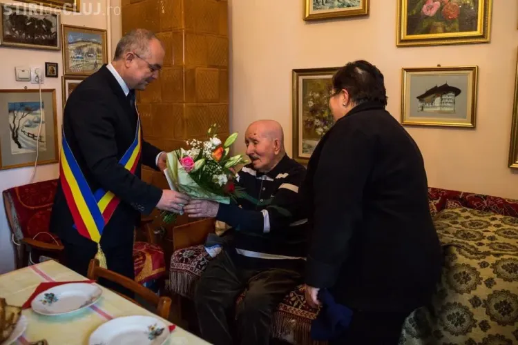 Câți clujeni au împlinit vârsta de 100 de ani în 2016. Primăria i-a premiat cu bani și diplome