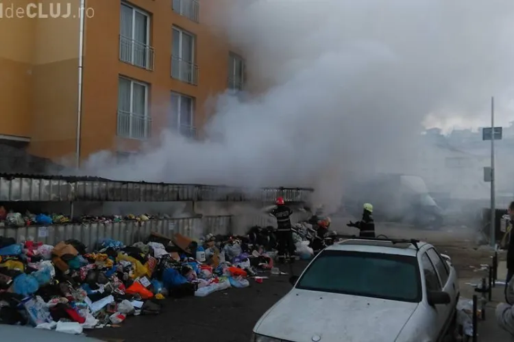 Oamenii din Florești au început să dea foc ghenelor de gunoi pline - FOTO
