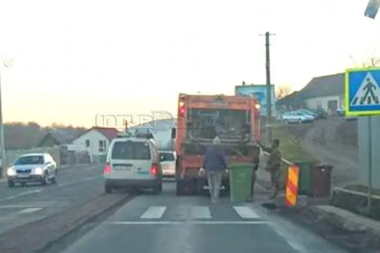 În Feleacu, șoferii sunt forțați să treacă peste borduri. Lucrările au fost făcute fără cap - FOTO