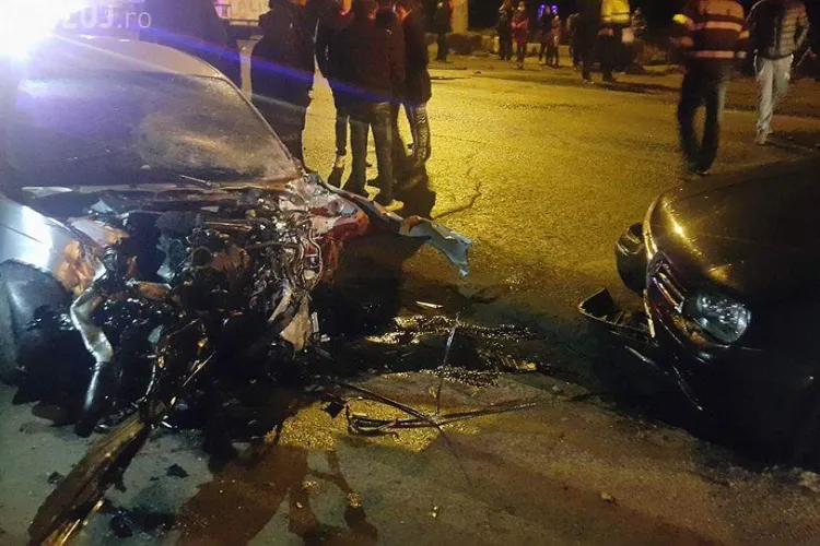 Accident GRAV în Turda, pe strada Ștefan cel Mare. Un BMW a ”măturat” tot pe stradă - FOTO