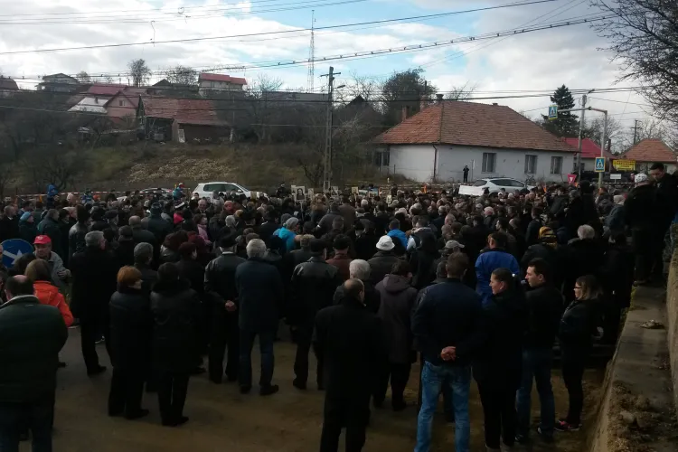 Protest în Feleacu! Localnicii circulă foarte încet în semn de protest 