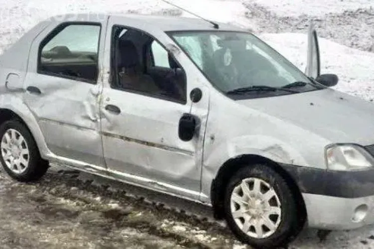 Ghinion teribil pentru o clujeancă, în a doua zi de Crăciun. S-a răsturnat cu mașina și a ajuns la spital FOTO