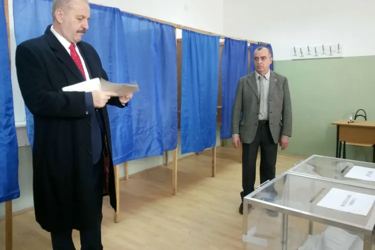 Vicepremierul Vasile Dîncu a votat la Cuj FOTO/VIDEO