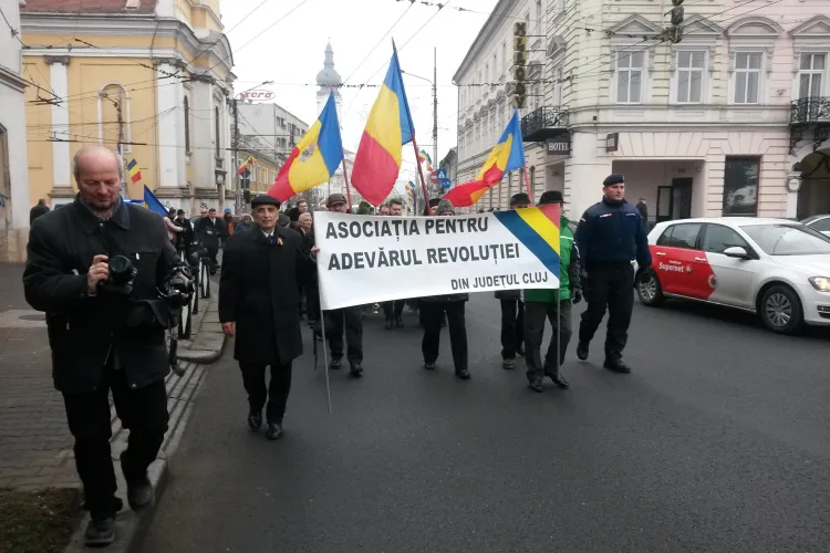 Cluj-Napoca: Martirii din 21 Decembrie 1989, comemorați de o mână de oameni - FOTO