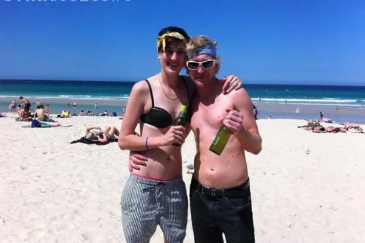 Un tânăr a luat împrumut de la bancă 2 milioane de dolari și a cheltuit tot pe femei, alcool şi droguri