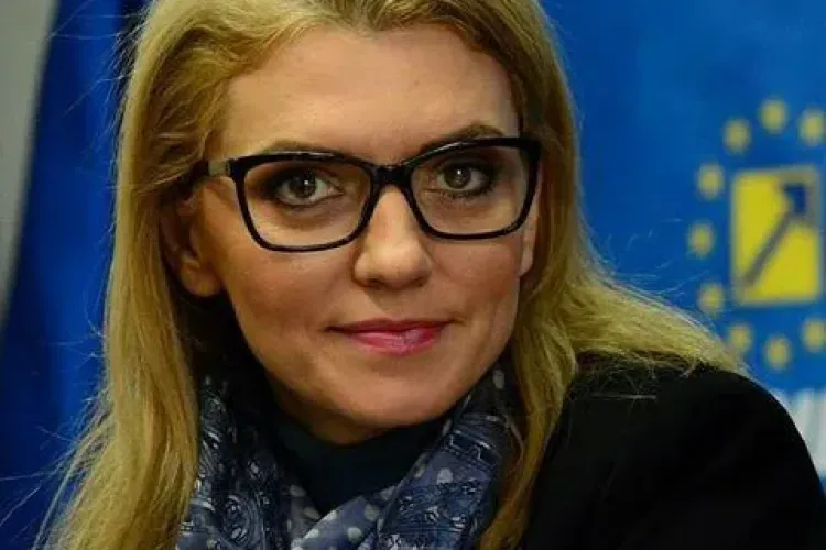 După Alina Gorghiu, o altă blondă va conduce PNL. Se putea mai rău?