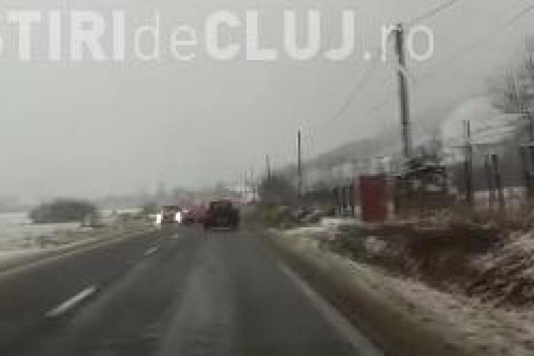 INCONȘTIENȚĂ la volan, la Cluj! Un șofer a fost la un pas de dezastru, din cauza unei depășiri periculoase VIDEO