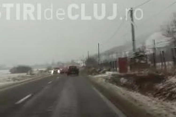 INCONȘTIENȚĂ la volan, la Cluj! Un șofer a fost la un pas de dezastru, din cauza unei depășiri periculoase VIDEO