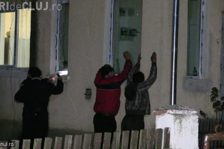 CLUJ: Răfuială generală între două clanuri de rromi. S-au bătut cu furci și topoare VIDEO