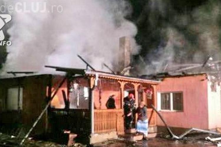 CLUJ: Tragedie pentru o familie, la început de an. Le-a luat foc casa în toiul nopții FOTO
