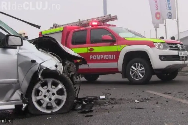 Accident cu patru victime la Dej. Două mașini s-au izbit violent VIDEO