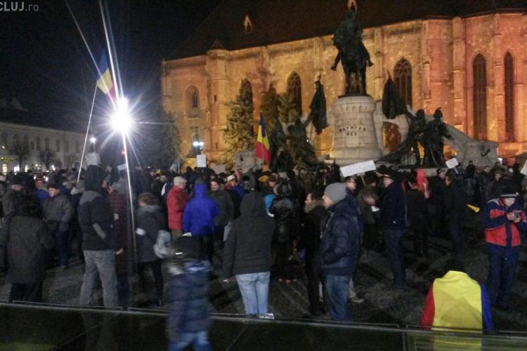 Ziua 15 de proteste la Cluj. Aproximativ 500 de oameni au ieșit în stradă FOTO/VIDEO