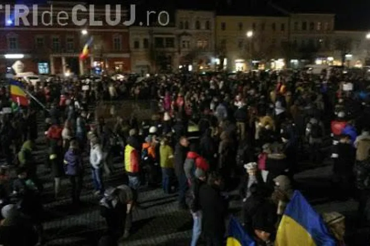 Imnul protestatarilor, difuzat în Piața Unirii la Cluj VIDEO