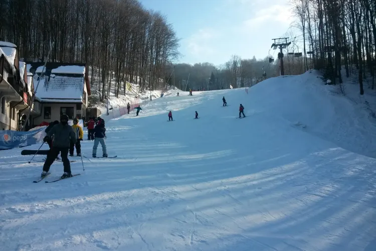 Pârtiile de la Șuior oferă condiții foarte bune de schi. Ce pachete de cazare sunt - VIDEO