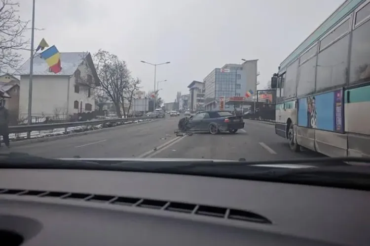 Accident cu cinci victime pe Calea Turzii! Șoferul unui Jeep a făcut ravagii FOTO