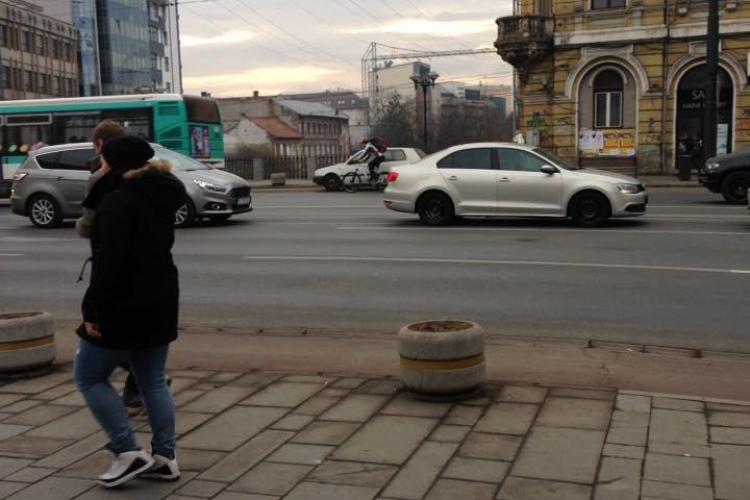 Cluj - A fost ridicată mașina ”abandonată” de o lună pe podul Horea - FOTO