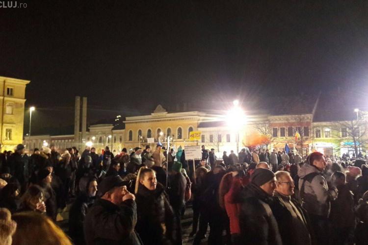 Clujul protestează! UPDATE: Peste 15.000 de oameni sunt în stradă: ”#rezist” - VIDEO