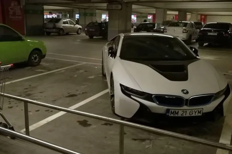 Cluj - Șoferul acestui BMW i8 a parcat în bătaie de joc. Ce scuze invocă - FOTO
