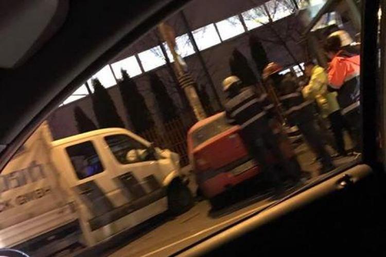 Accident cu două victime în Mărăști. Un șofer neatent a intrat în giratoriu fără să acorde prioritate FOTO