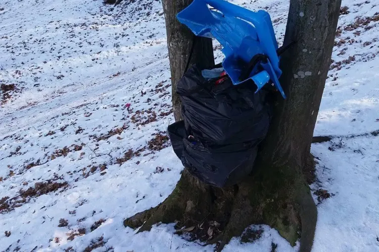 Pârtia de săniuș din Florești e plină de sănii rupte și abandonate - FOTO