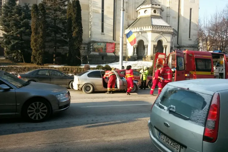 Accident în Piața Avram Iancu! Nerespectarea distanței în trafic face victime - FOTO / VIDEO