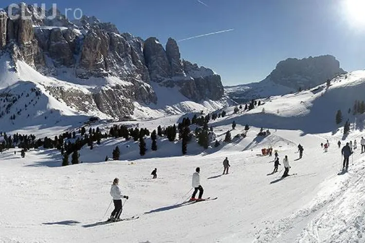 O firmă de turism din Cluj, acuzată că a anulat pe nepusă masă vacanțe plătite de 50 de familii