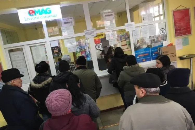 Bătaie de joc la Oficiul Poștal 15 Mănăștur. Ce pățesc oamenii după ce stau la coadă 2 ore - FOTO