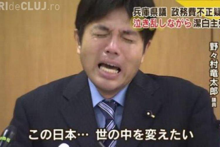 Cum își cere scuze un parlamentar japonez, acuzat de corupție. A plâns în hohote în fața jurnaliștilor VIDEO