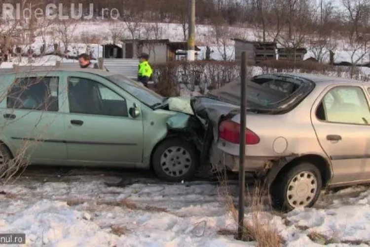 CLUJ: Accident cu trei victime la Mănăstirea. O mamă și fiicele sale au ajuns la spital VIDEO