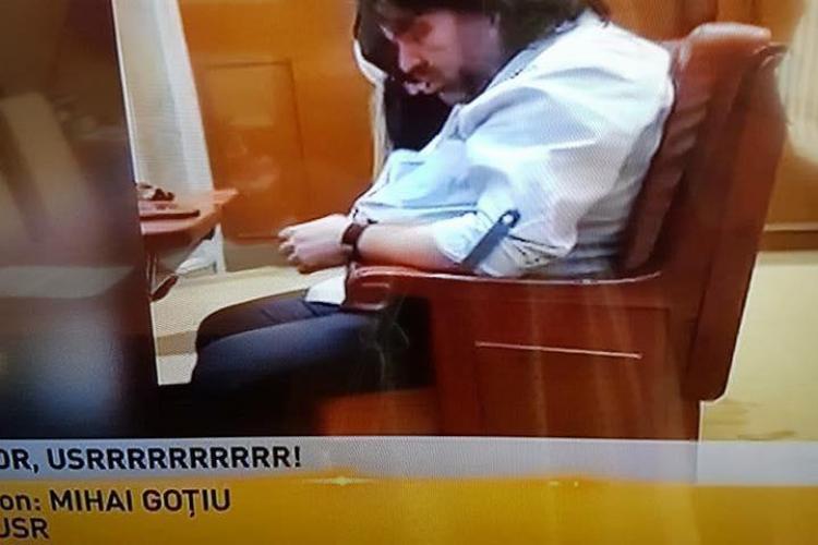 Mihai Goţiu se autosancţionează, după ce a fost filmat dormind în ședința Senatului