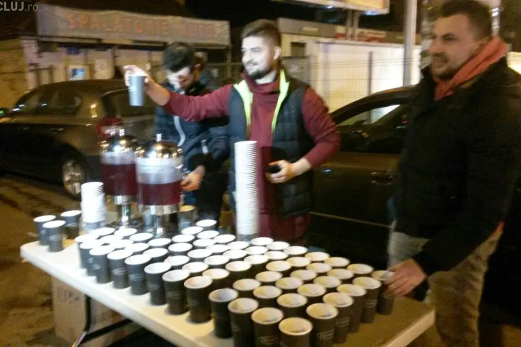 Protestatarii clujeni au fost așteptați cu pizza și ceai cald în Mărăști VIDEO