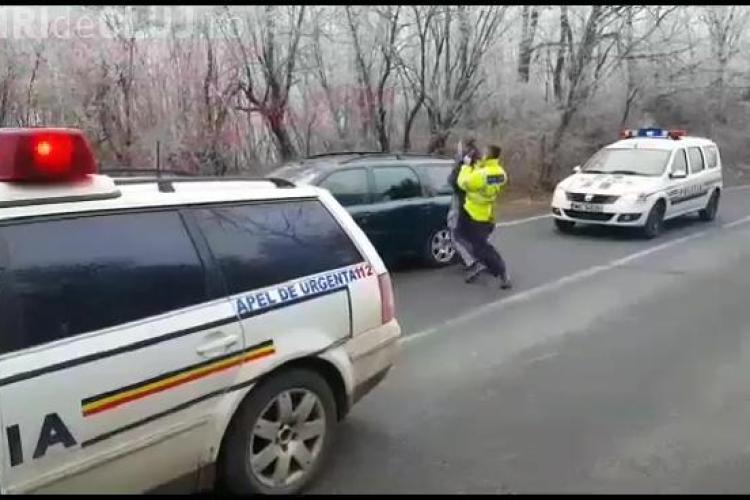 Cluj: Intervenție în forță a Poliției Rutiere. I-au pus cătușe în stil ”american” - VIDEO