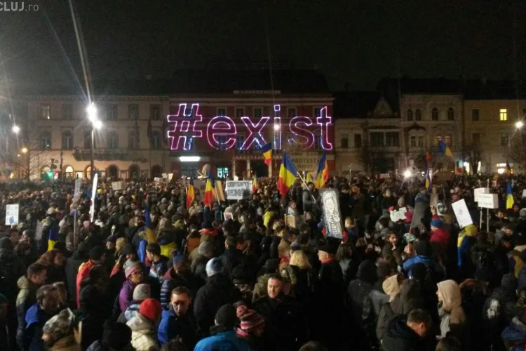 Clujenii ies din nou în stradă, duminică. Protestatarii vor să facă steagul UE în Piața Unirii