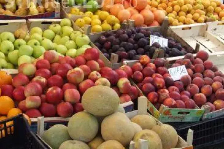 Cluj-Napoca: Comerț neautorizat cu fructe pe trotuare
