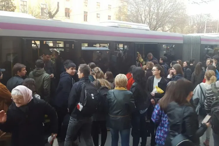 Cluj-Napoca: În stația de la Opera a fost ca pe vremea lui Ceaușescu: Mi-am aruncat abonamentul. ADIO!