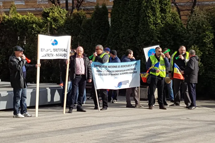 Polițiștii protestează la Cluj-Napoca pentru salarii mai mari - VIDEO