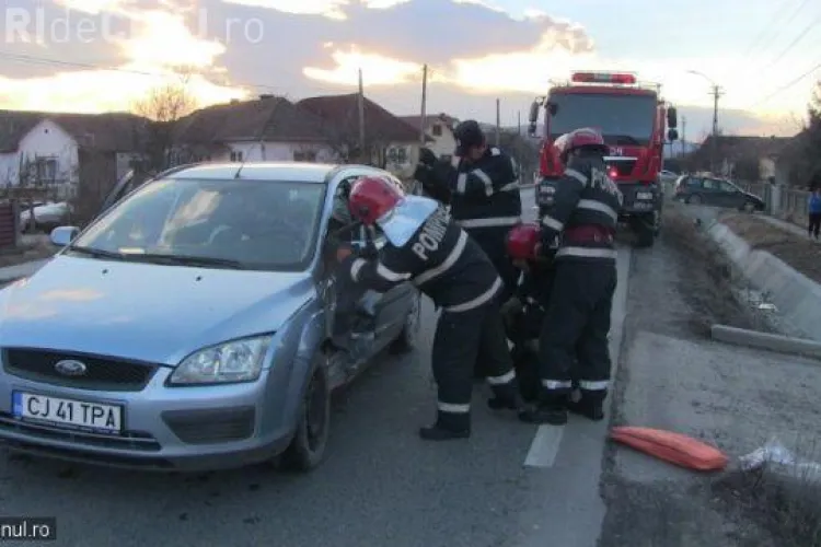 Accident cu două victime la Coplean. Un șofer beat la volan a fost lovit în timp ce încerca să intre în curte VIDEO