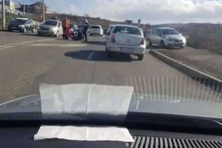 Accident GRAV pe varianta Zorilor - Mănăștur! Două mașini și o motocicletă sunt implicate - FOTO