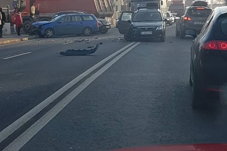 Accident cu trei victime pe Traian Vuia: Nu a acordat prioritate - FOTO