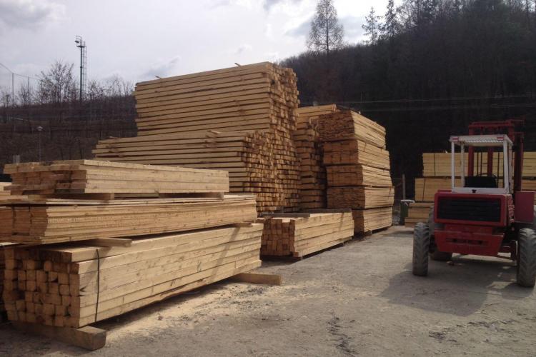 Lovitură grea pentru o firmă de comercializare a lemnului, din Cluj. Polițiștii i-au amendat și le-au confiscat și banii FOTO