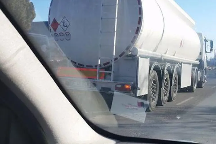 Traficul blocat pe drumul Florești-Cluj, din cauza unui camion rămas în pană FOTO