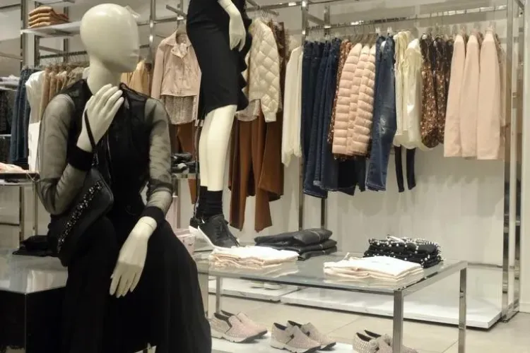 Ultimele zile de reduceri la un cunoscut brand pentru femei, din Iulius Mall Cluj (P)