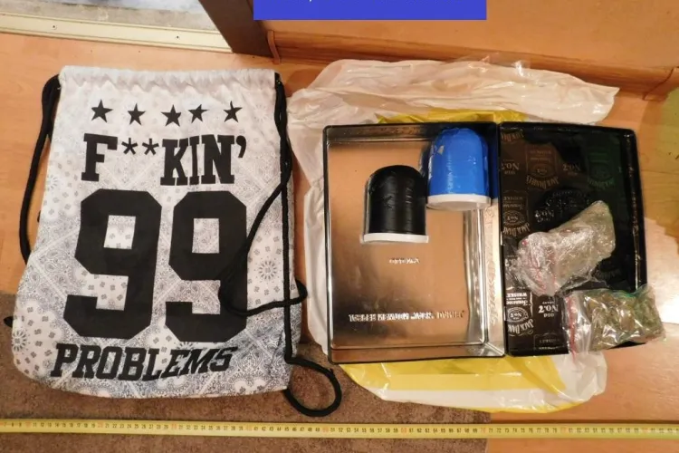 Noi percheziții într-un dosar de trafic de droguri, la Cluj și Bistrița. Vindeau ”săruri” tinerilor FOTO