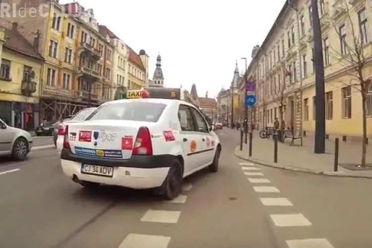 Video: Pe strada Horea, șoferii scurtează coada la semafor 