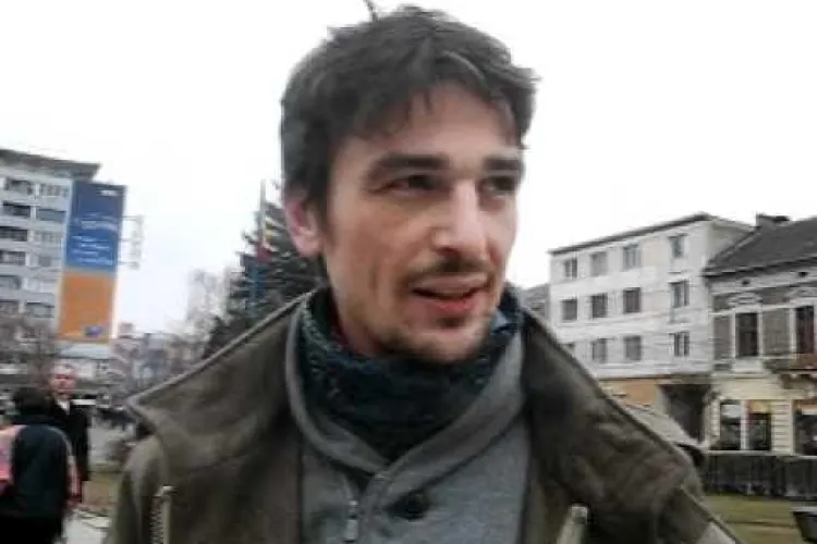 Deputatul USR Cluj, Adrian Dohotaru: Am mâncat sărățelele găsite în coșul de gunoi, în clădirea Parlamentului