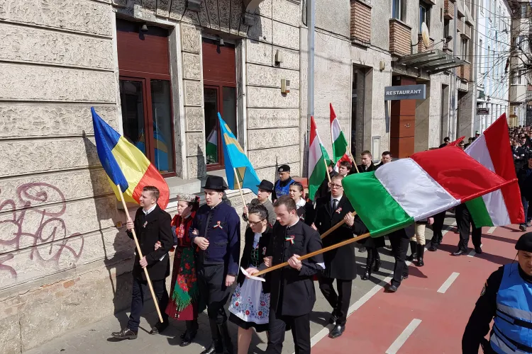 Liderii UDMR și PPMT acuză Jandarmeria de abuz: Steagul Transilvaniei este ilegal?