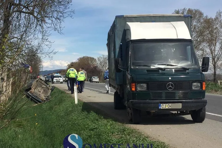 Accident cu o victimă la Jucu. Un șofer a ajuns cu mașina răsturnată în șanț FOTO/VIDEO