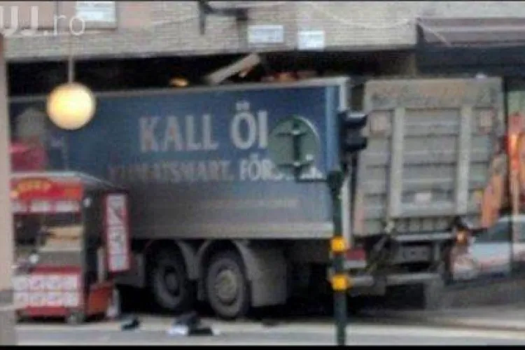 Un nou atac terorist în Europa! Un camion a intrat în mulțime, la Stockholm