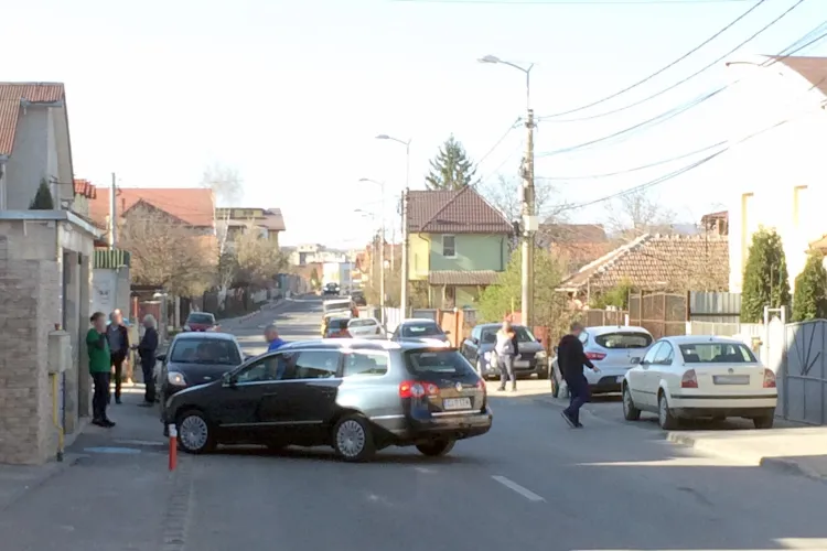 Cluj: Așa se blochează traficul pe strada Câmpului: Parcare de nota 10